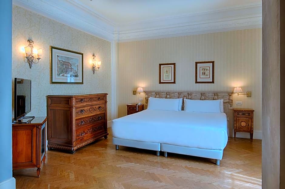 Anglo American Hotel Florence, Curio Collection by Hilton