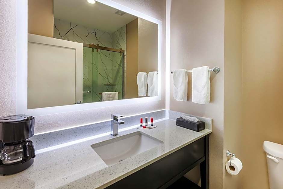 Super 8 by Wyndham Kingwood Houston North