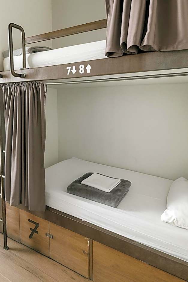 Black Swan Hostel Sevilla