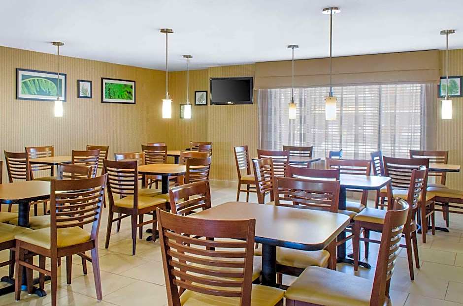Sleep Inn & Suites East Chase