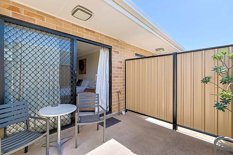 Emerald Central Palms Motel