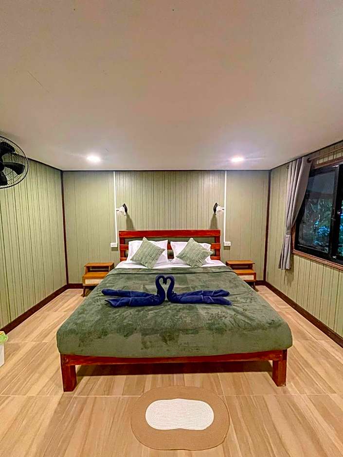 Khao Sok Green Mountain View