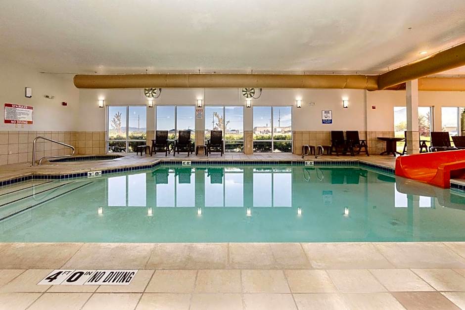 Comfort Inn & Suites Logan Near University