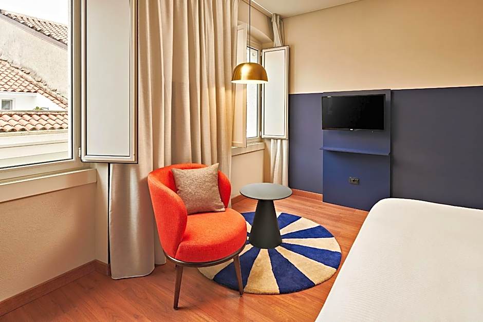 URBANAUTS STUDIOS Minelli