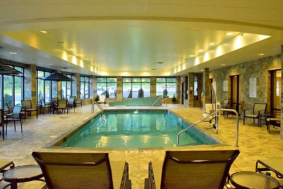 Holiday Inn Express & Suites Geneva Finger Lakes By IHG