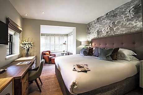 Mews One Bedrooms Suite with access to The Club at Cottonmill Spa