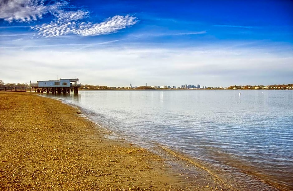 Holiday Inn Express Boston - Quincy By IHG