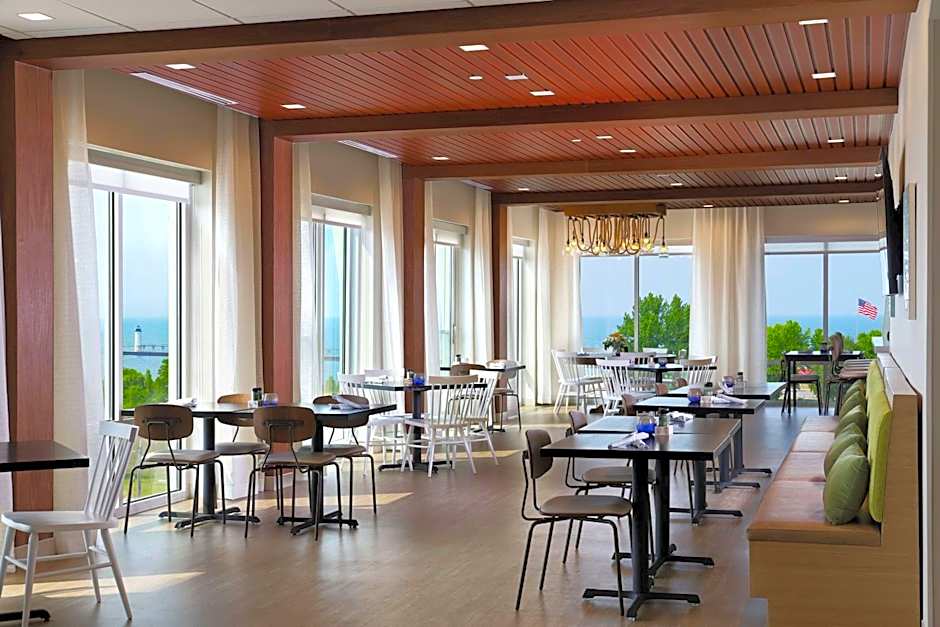 Hampton Inn & Suites Manistee Waterfront
