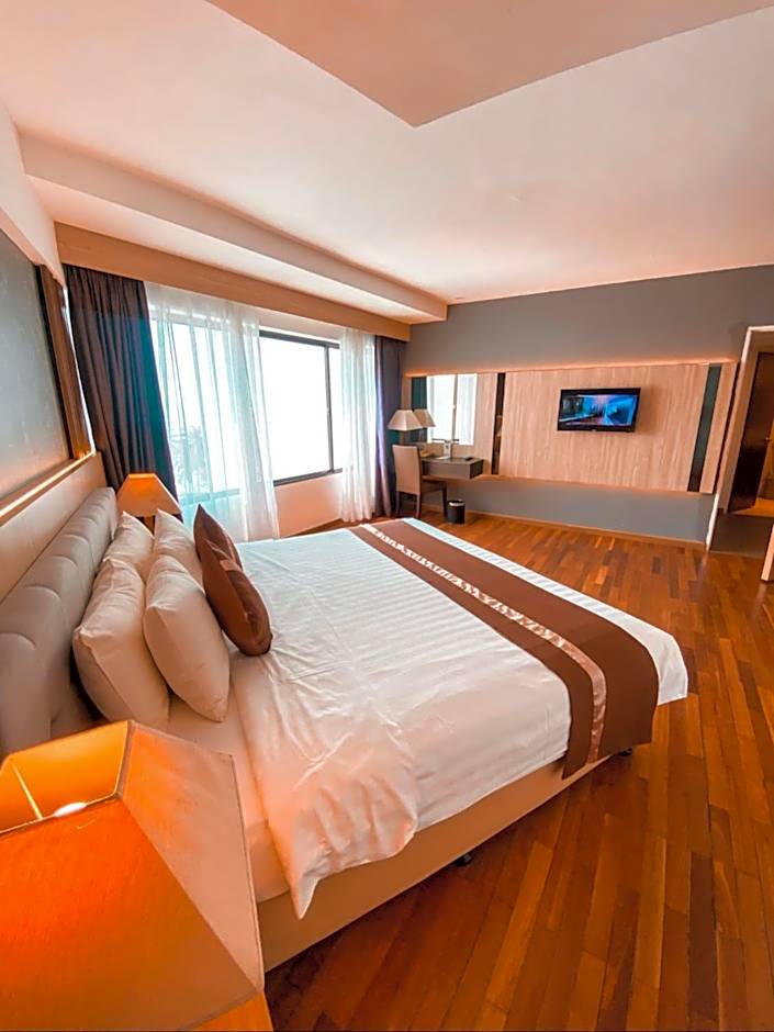 Photo 1 of 10 of Executive Suite
