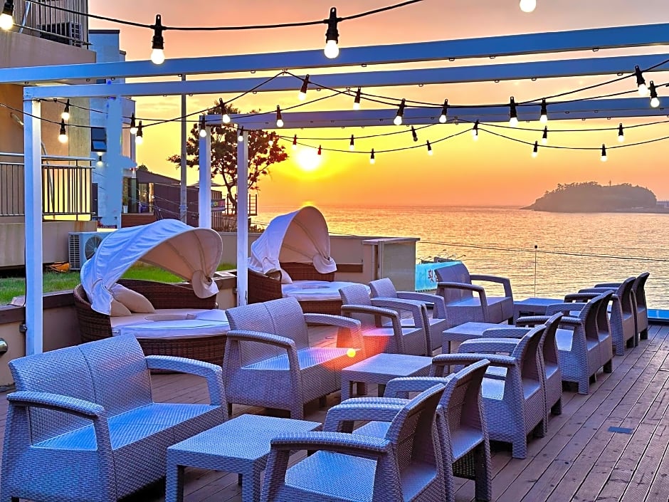 Benikea Chaeseokgang StarHills Hotel