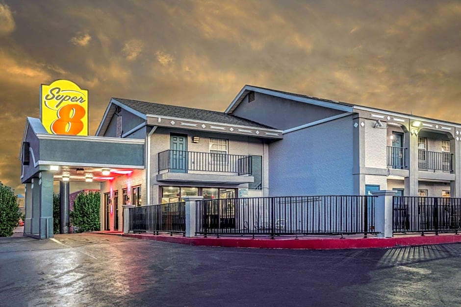 Super 8 by Wyndham Tulsa/Arpt/St Fairgrounds