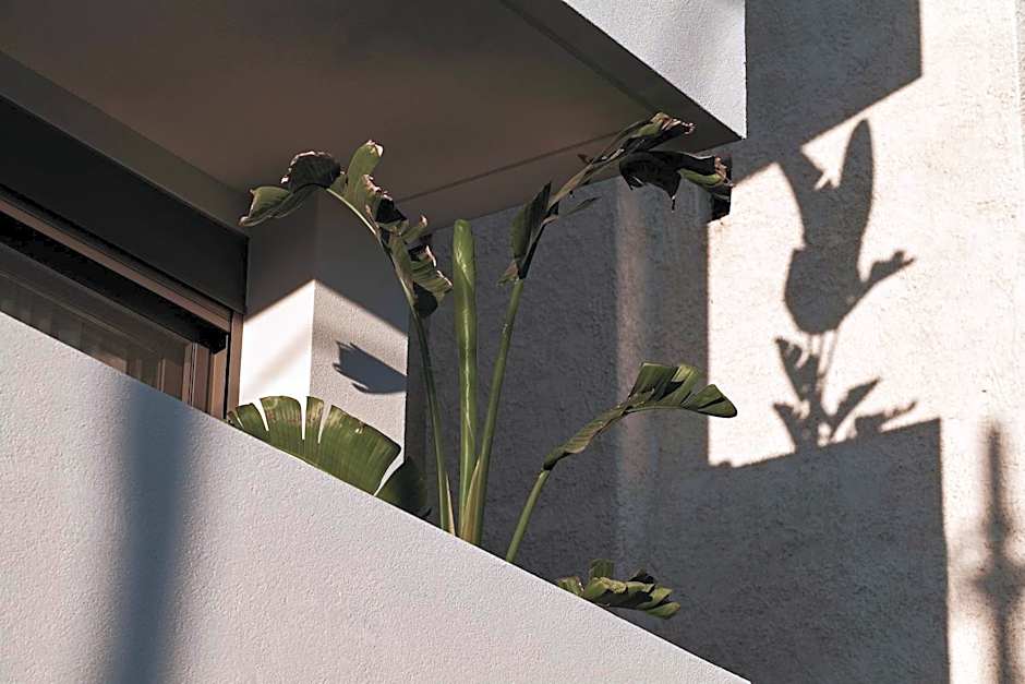 Bond Smart Living Suites