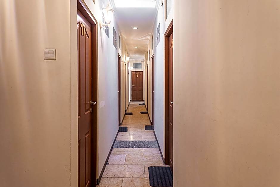 RedDoorz near Alun Alun Bandung 2