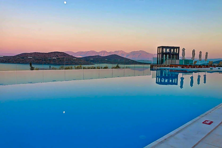 Royal Marmin Bay Boutique & Art Hotel