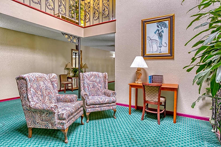 OYO Townhouse Tulsa Woodland Hills