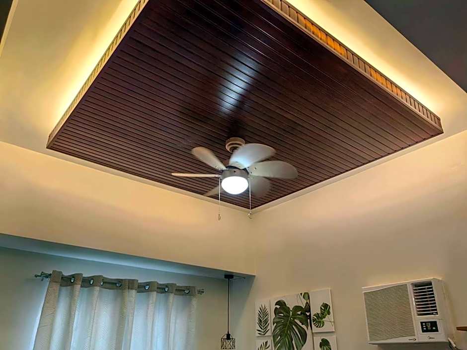 2 BR Loop Tower 1524