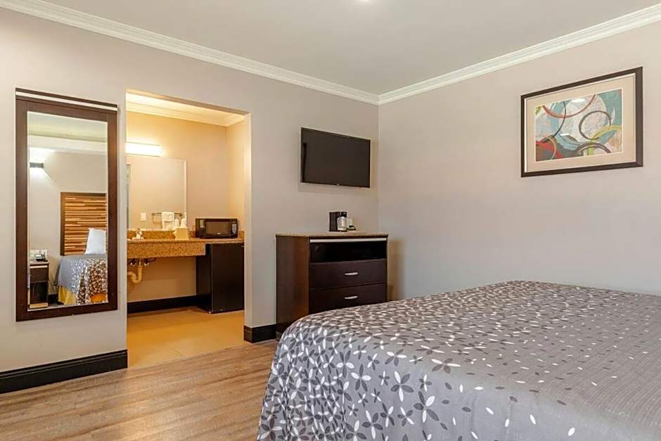 Diamond Bell Inn & Suites