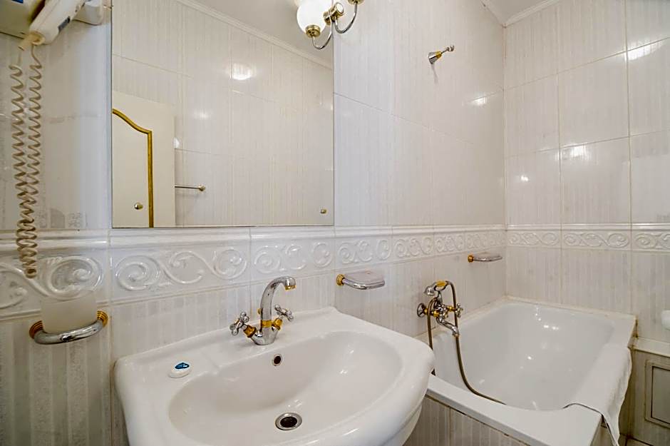 Hotel Carpati Imparatul Romanilor