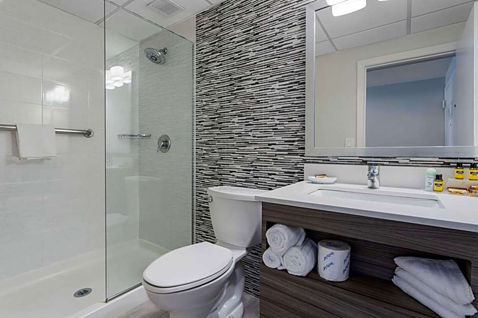 Best Western Plus Brooklyn Bay Hotel