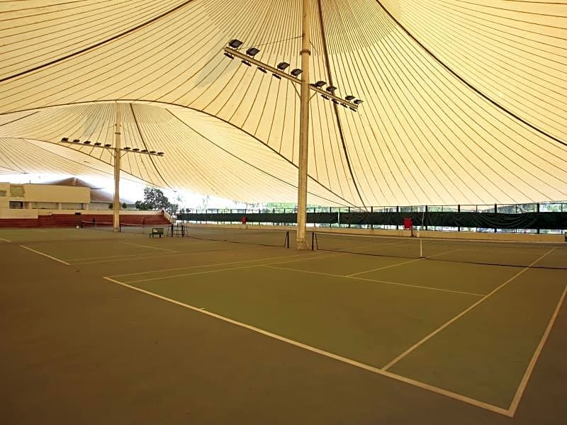 Bungalow Modern Golf & Country Club