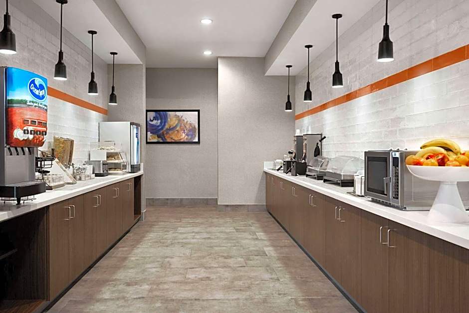 La Quinta Inn & Suites by Wyndham Del Rio