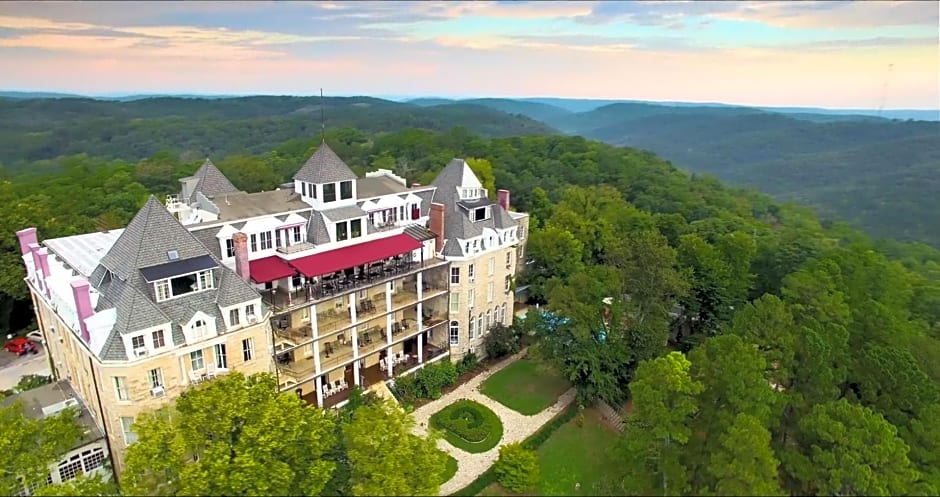 1886 Crescent Hotel and Spa