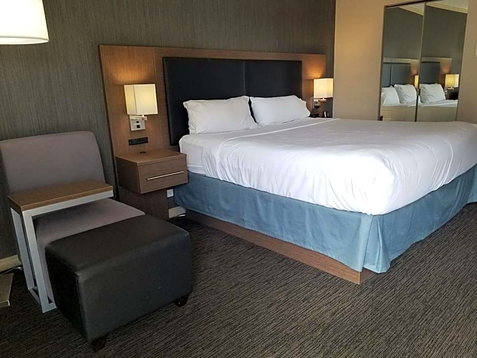 Holiday Inn Express Edmonton Downtown By IHG