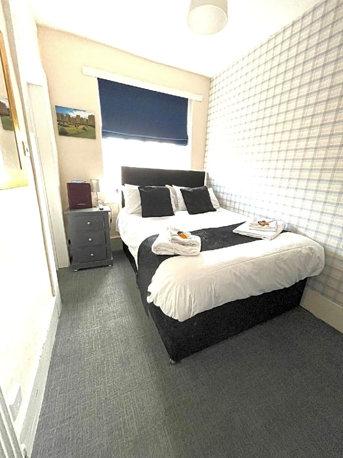 The Crown And Cushion