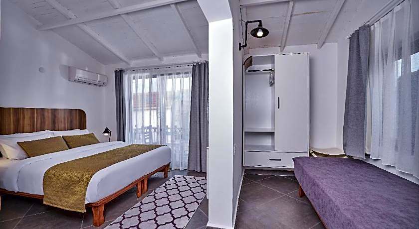 Maya Bistro Hotel & Beach