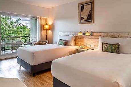 Deluxe Room with Two Single Beds and Waterfall View