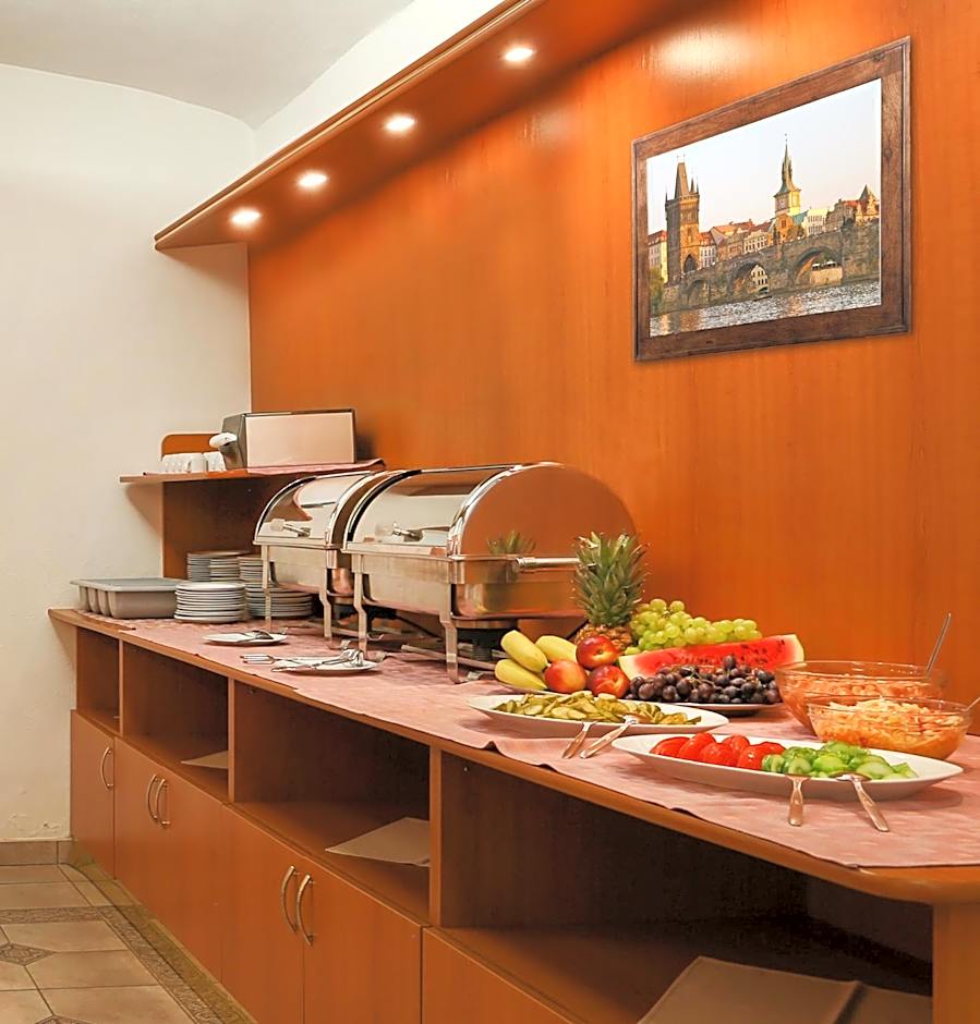Hotel City Club – Prague, NY