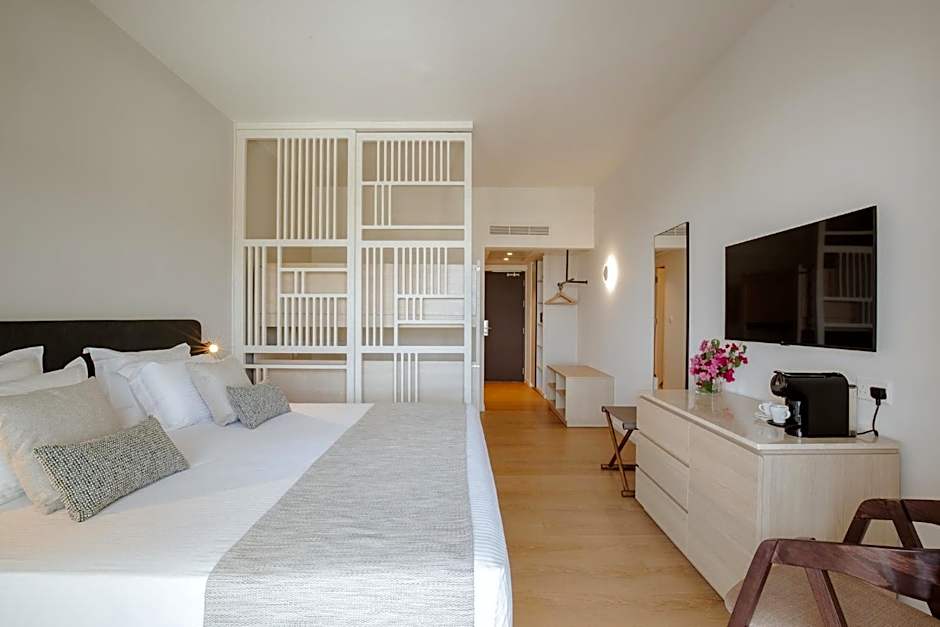 Golden Coast Beach Hotel