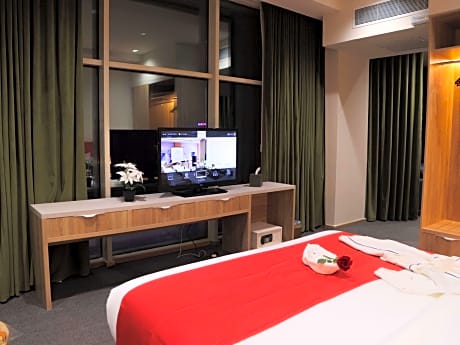 Executive One-Bedroom Queen Suite