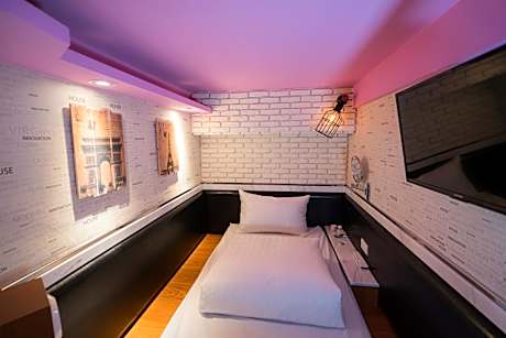 Single Bed in Female Dormitory Room with Shared Bathroom