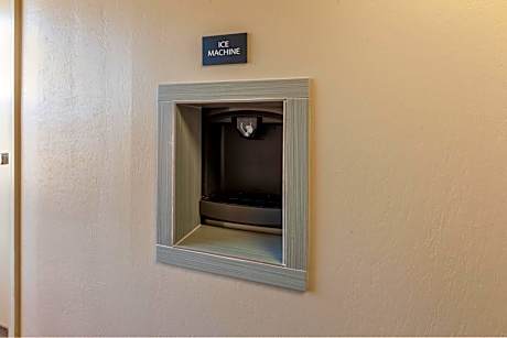 Super 8 by Wyndham La Grange KY