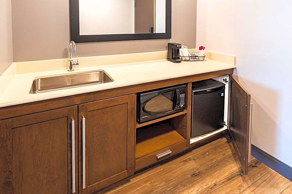Photo 1 of 4 of 1 King Bed, Mobility Accessible