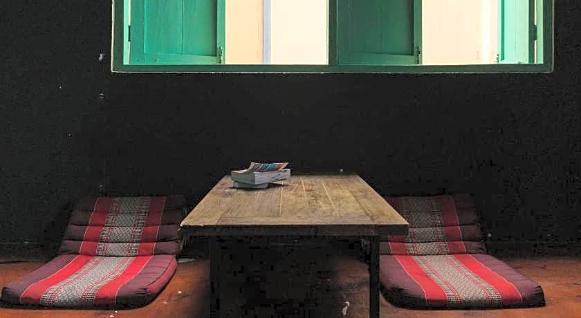 2Street Hostel At Surathani