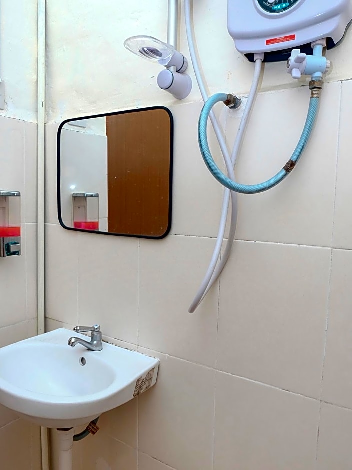 OYO 90180 Gemilang Hotel Kerteh