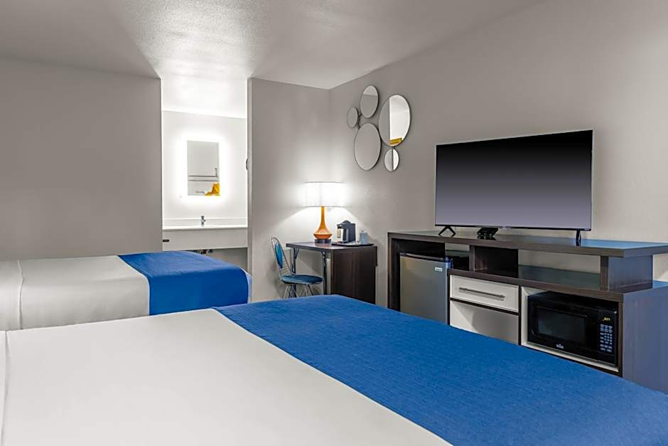 Days Inn & Suites by Wyndham Flagstaff I-40