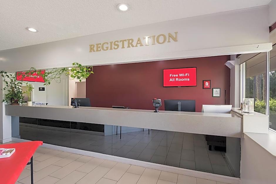 HomeTowne Studios by Red Roof Vero Beach - I-95