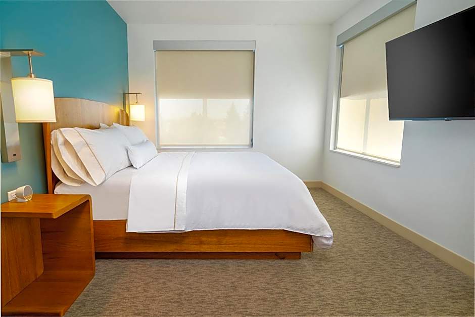 Element Sacramento Airport