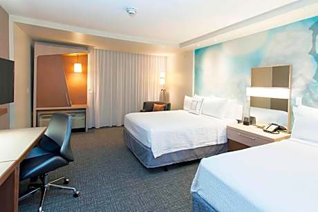 Queen Room with Two Queen Beds - Hearing Accessible