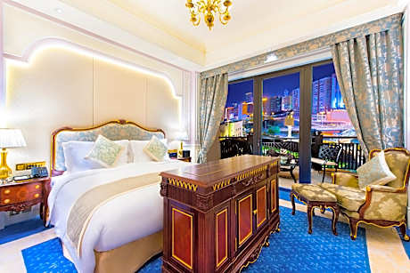 Suite with City View