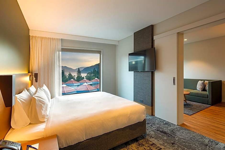 Holiday Inn Express And Suites Queenstown By IHG