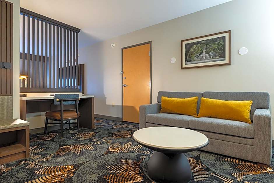 DoubleTree By Hilton Hotel Savannah Airport