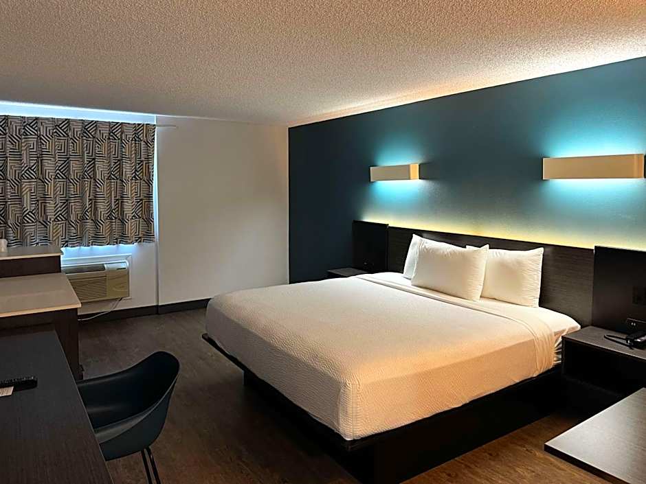 Studio 6 Suites Carson, CA