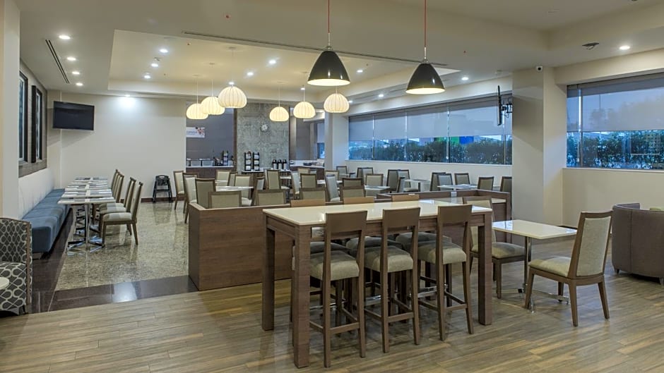 Holiday Inn Express Mexico - Toreo By IHG