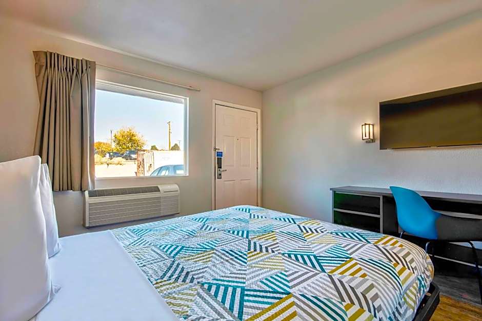 Motel 6-Albuquerque, NM - Carlisle