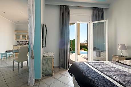 Deluxe Double Room with Side Sea View