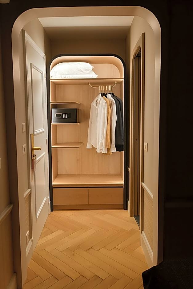 Photo 1 of 7 of Comfort, Whirlpool